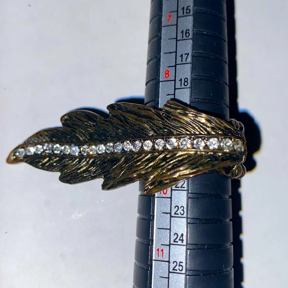 Unisex Leaf Stretch Ring with Clear Stones Adorning the Center of the Ring OS